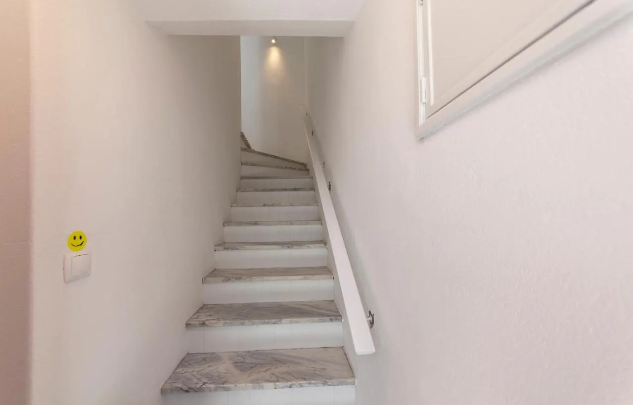 B48 - Olive Tree Street 2 Bed Flat Apartment Lagos 0*,