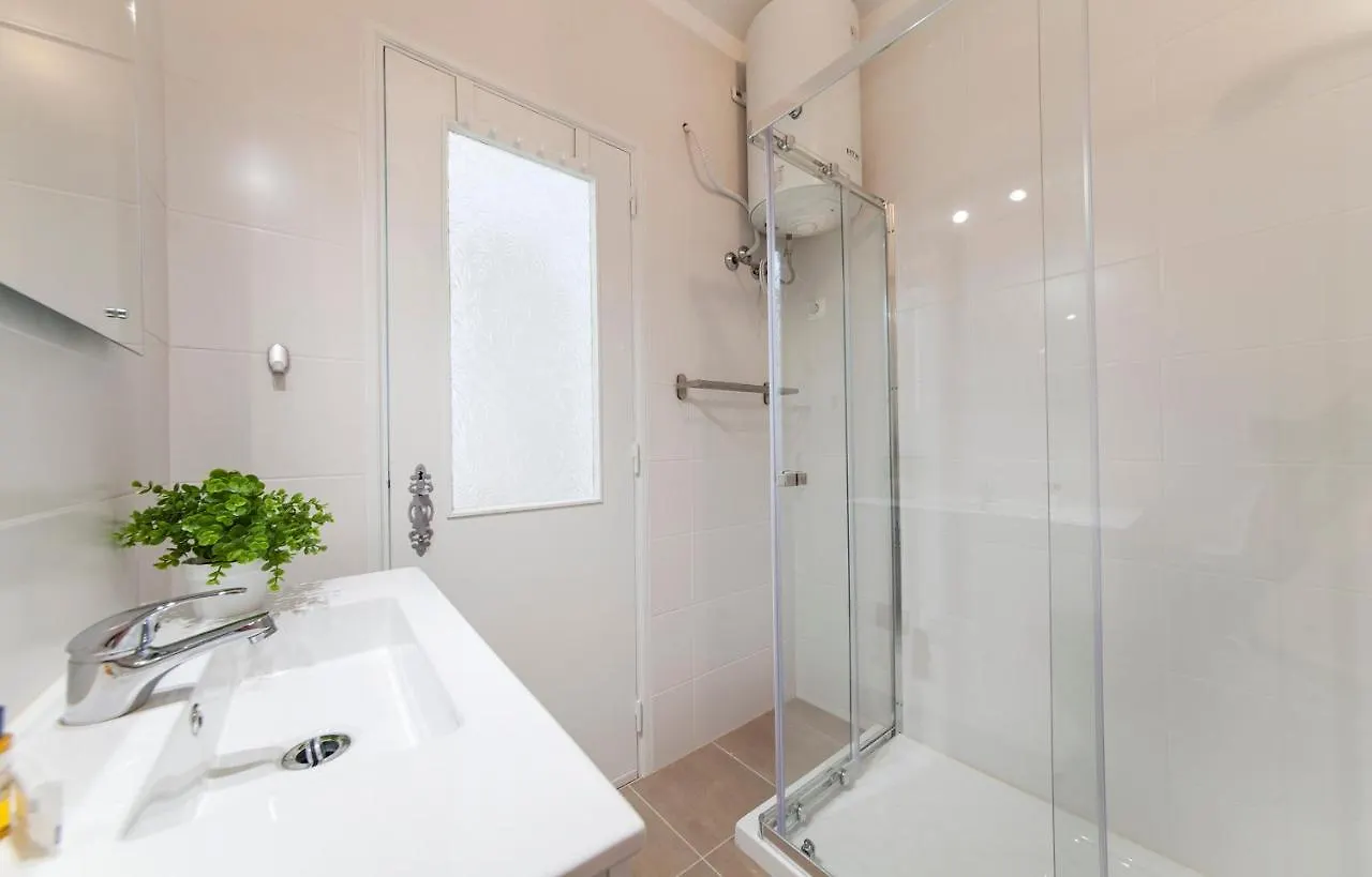 B48 - Olive Tree Street 2 Bed Flat Apartment Lagos